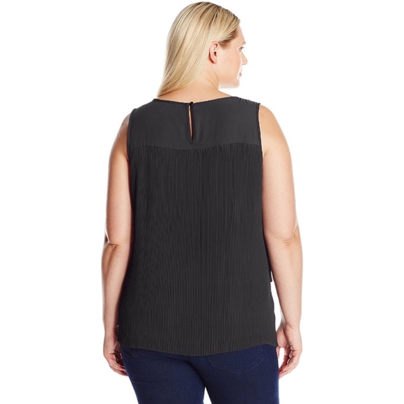 Layered Textured Sleeveless Ruffled Black Blouse - Picture 2 of 2
